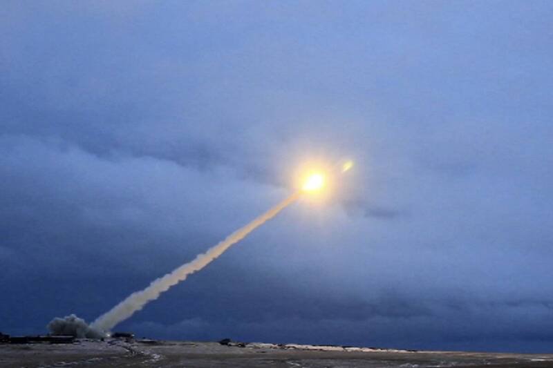 俄罗斯试射飞弹。（美联社档案照）