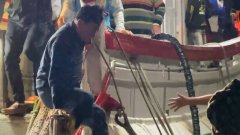 父渔船海上作业爆炸起火儿飙船驰援 8人获救历劫返家