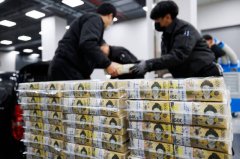 立大功！韩警拦下横越马路老翁 竟是涉诈2亿元通缉犯