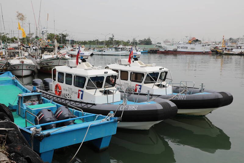 海巡署舰队分署第五海巡队盐埔分队的多功能艇，已在多场渔船火警展现救援能量。（海巡署提供）