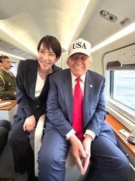 川普与高市早苗在「陆战队1号」合影。（撷取自高市早苗社群平台X）