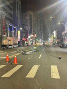 高雄一心二路深夜连环车祸2伤