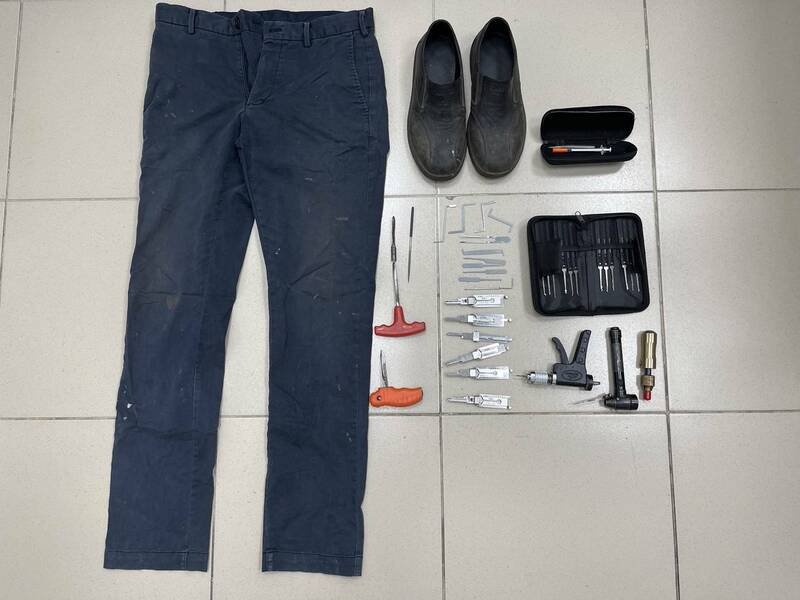 新竹县新湖警分局抽丝剥茧追查，最终逮捕2嫌并查扣相关证物。（新湖警分局提供）