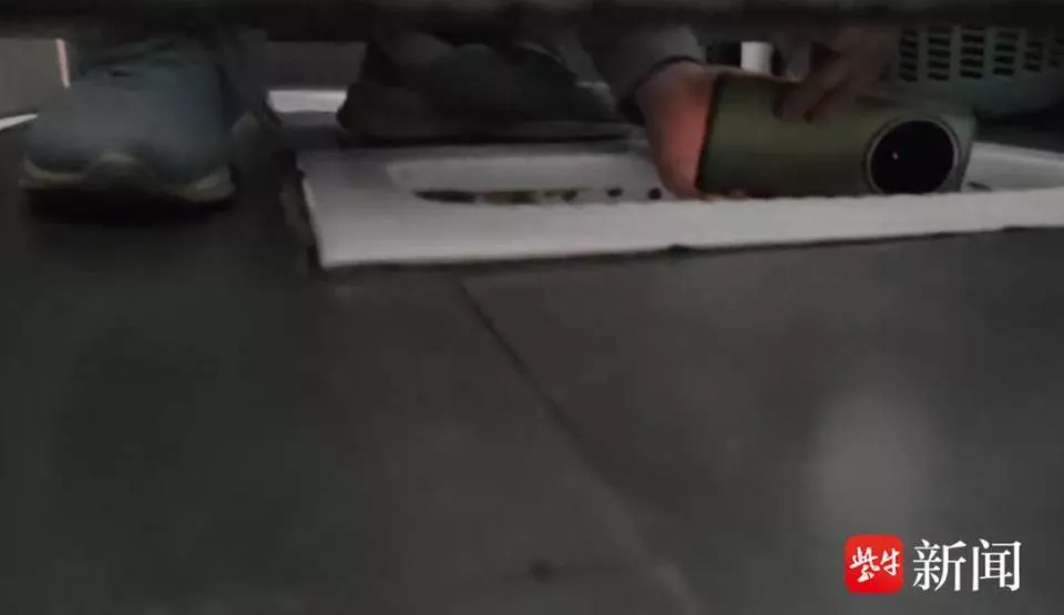 女子在公司如厕被男同事两次偷拍,偷拍者被拘后离职