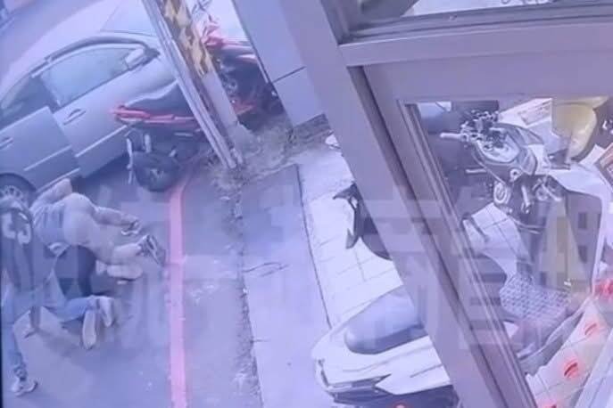 南投「囝仔公庙」万善堂发生金牌、香油钱窃案，警方锁定叶姓犯嫌后，部署警网顺利逮捕归案。（图由草屯警方提供）