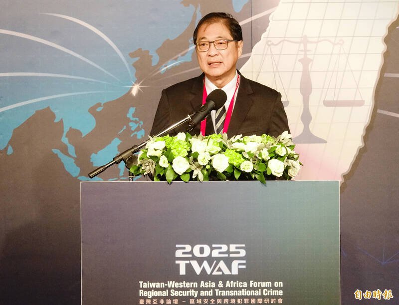 法务部部长郑铭谦出席调查局「台湾亚非论坛-区域安全与跨境犯罪国际研讨会开幕式」并致词。（记者田裕华摄）