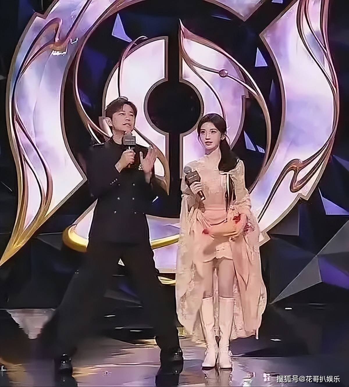 何炅再次身处抓马名场面 内娱史官非他莫属 盘点内娱经典名场面