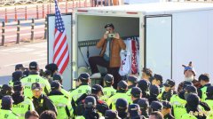 川习会今登场！釜山机场戒备森严 抗议群众高喊「习近平OUT」