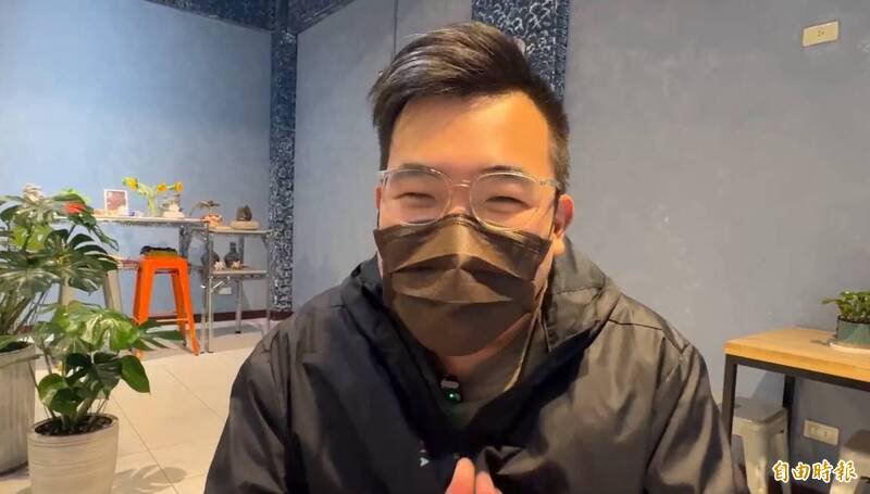 基隆市赖姓骑士26日晚间骑车经过隧道看到在拍片的黑衣长发女子，惊吓不已，连日心神不宁，还摔车受伤。（记者卢贤秀摄）