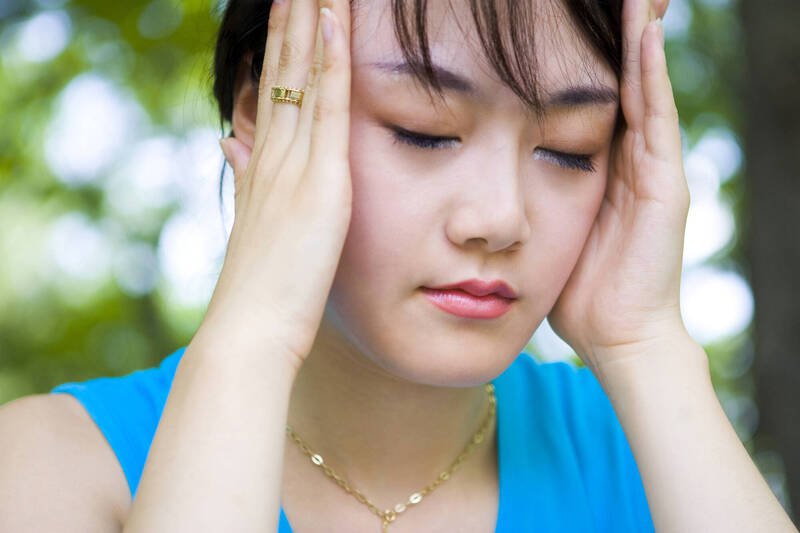 研究人员推测，当睡眠不足，大脑会开始补偿未能进行的「清洁」工作，即使代价是暂时性失去专注力。示意图。（情境照）