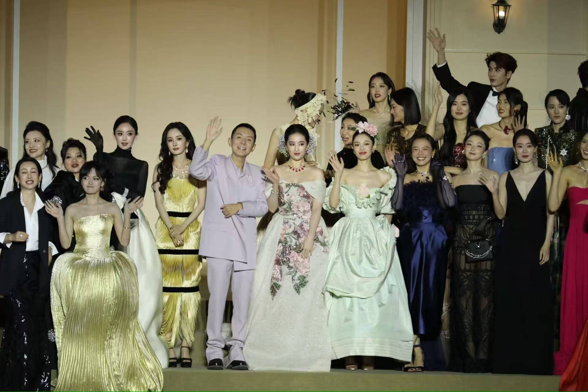 钟楚曦卷入杨幂刘亦菲双C之争,内娱番位谁在操盘?