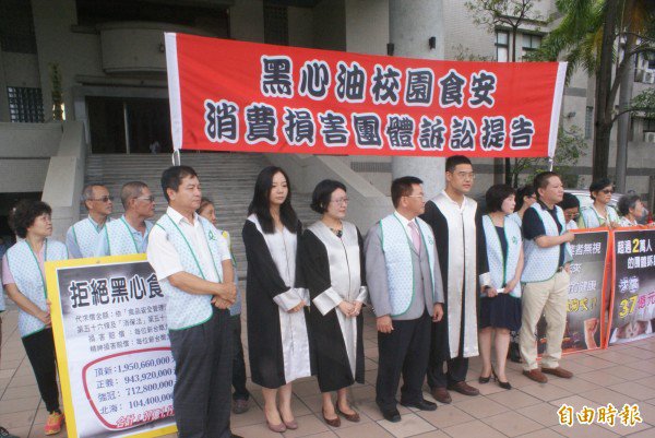 针对劣油案首宗集体求偿今天宣判，台湾消保会求偿4亿，高雄地院一审却仅判正义赔936万。（资料照，记者黄佳琳摄）