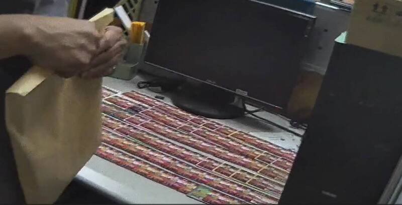警方破获配合诈团的不法贷款仲介，查扣247张的自然人凭证。（记者陈建志翻摄）