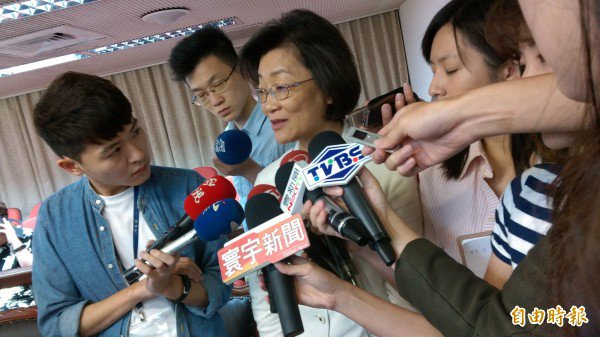 红十字会会长王清峰今至立法院旁听，却遇上社福卫环委会无法召开。（记者陈钰馥摄）