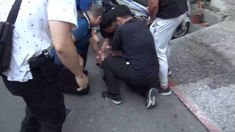 警方日前破获越籍陈姓男子为首的外籍车手集团，经检方讯后，将涉案12人全数羁押禁见获准。
（图由云林县警局提供）