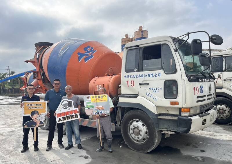 白河警分局强化预拌混凝土车驾驶人交安教育。（警方提供）