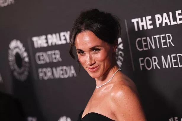 梅根终究没有抵挡诱惑,“独立女性”形象破碎成为笑话