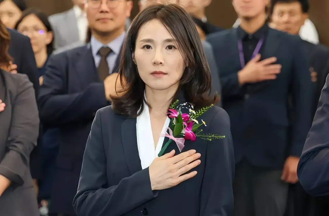 悄然走入公众视野 APEC峰会刷屏韩国女次长是谁？