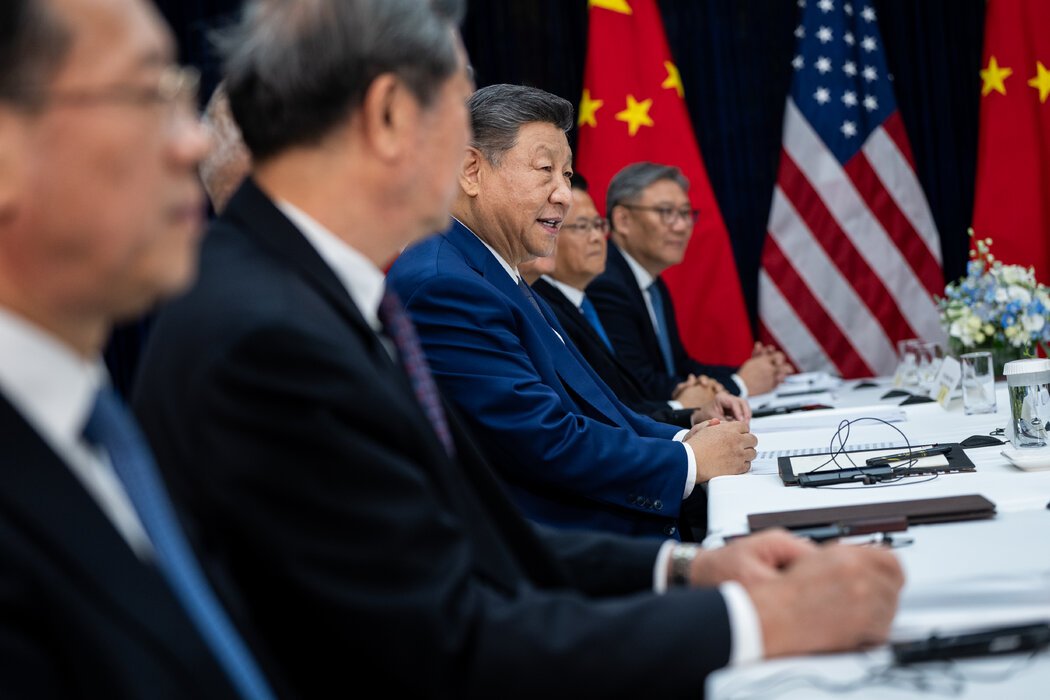 习近平率团在会谈中达成三项成果:降低关税、暂停对中国船只征收港口费、推迟实施美国出口管制。