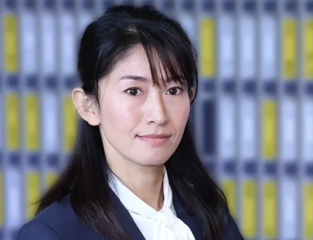 日本写真女星成内阁政务官，性感照片全网刷屏