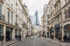 退休族惨了?这国拟推豪宅税