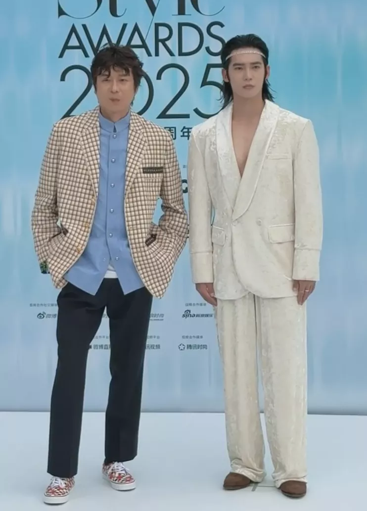 ELLE红毯：于适真空、李沁老气，钟楚曦腰臀比逆天