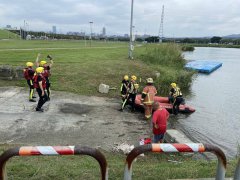 微风运河漂浮尸   疑70岁妇人溺毙无特殊外伤