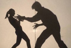 色保全猥亵袭胸住户女儿 恶问:妳胸部很小需要男朋友吸一吸