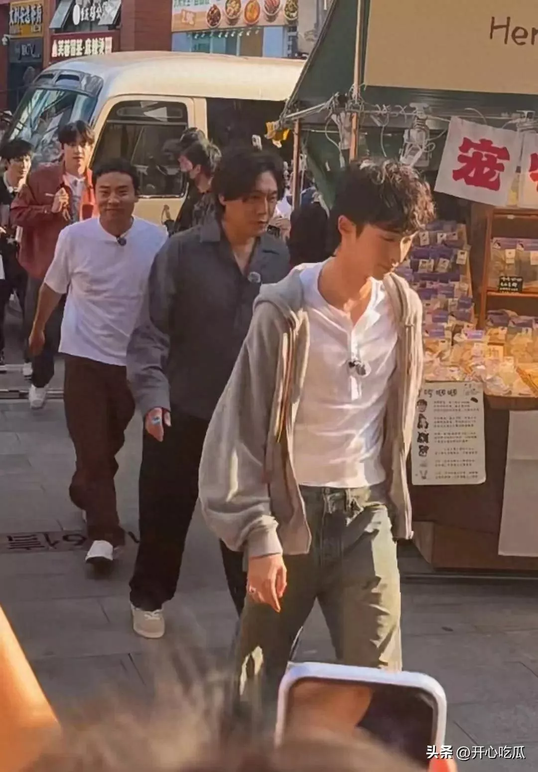 秦昊带继子哈利录制综艺节目,两人表现很亲密