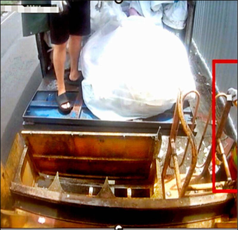 台中市环保局清洁队员爆收贿帮业者私运废弃物，检方昨天传唤23人到案说明，陈姓清洁队员羁押，另有8人交保候传。（示意图，台中市环保局提供）