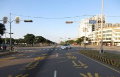 行人地狱！台中外籍女士走在斑马线上被撞飞