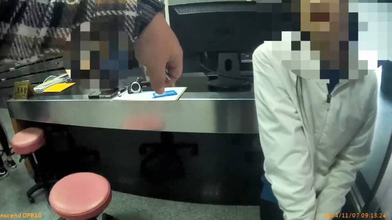 香港籍林姓女车手面交取款时，埋伏警力随即上前逮人。（记者陆运锋翻摄）