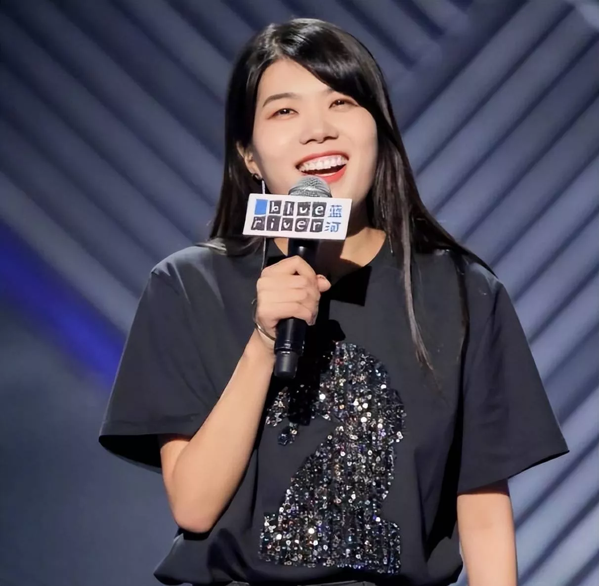 杨笠突然清空社媒！自曝生病睡眠差，长期遭攻击