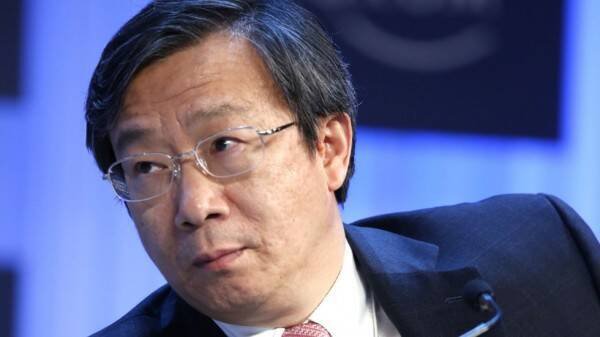 北京方面大力整治「裸官」，以至中国全国政协近日有9名专门委员会副主任丢官，当中包括中国人民银行前行长易纲。（法新社资料照）