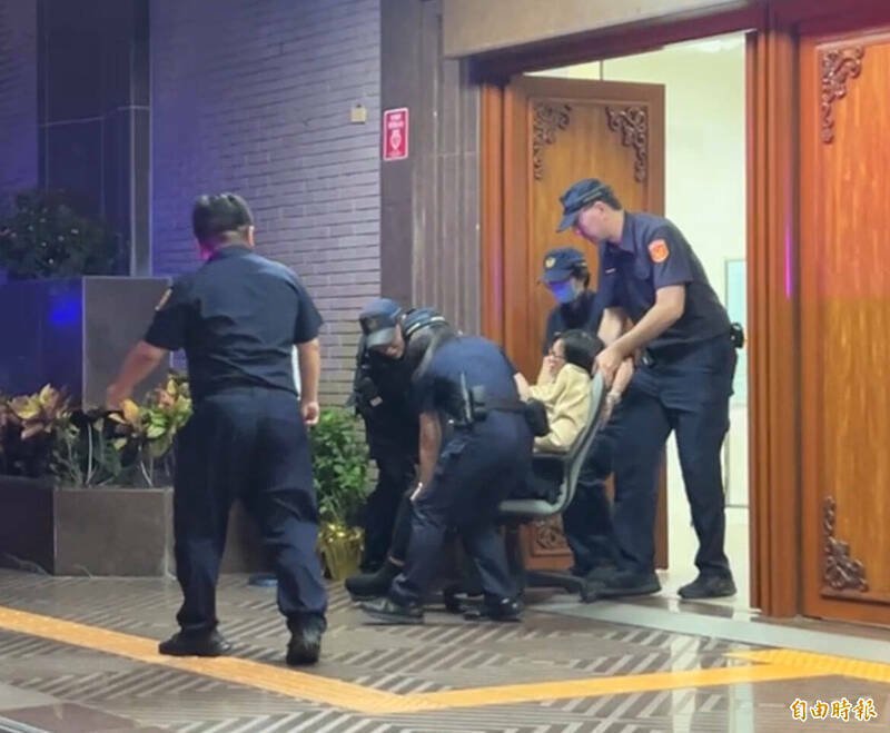 辩方建议8年刑期，检方求处无期徒刑；本案今于北院国民法官庭宣布判决，依法判刑16年6月。（记者刘咏韵摄）