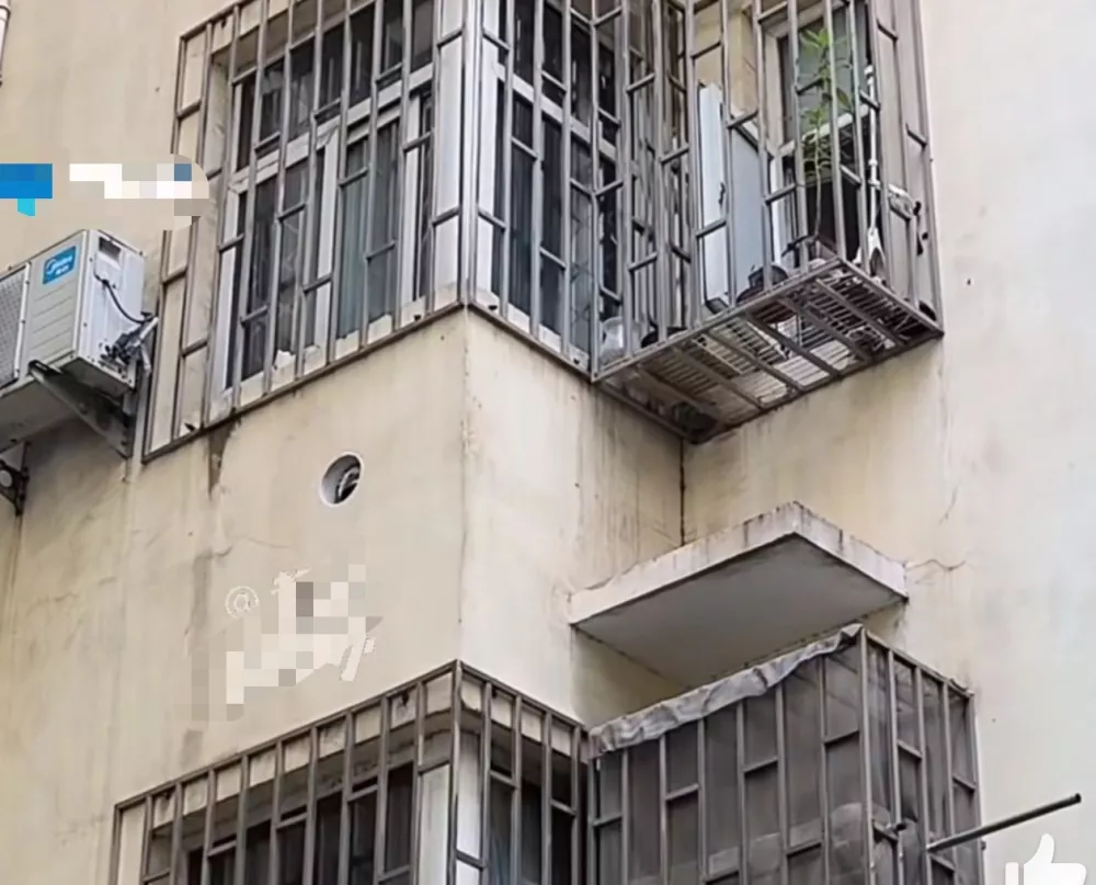 女子怀疑邻居打洞用镜子照自家，邻居：在通风