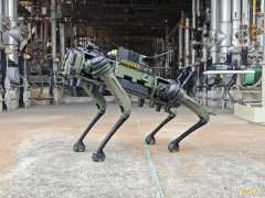 「非红链」机器犬首秀 屏南工业区登场毒化灾防演练