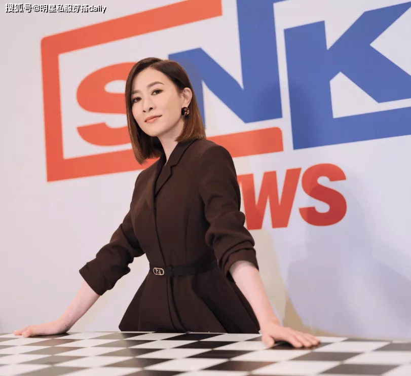 49岁佘诗曼的状态好到爆!香港坐拥7套房