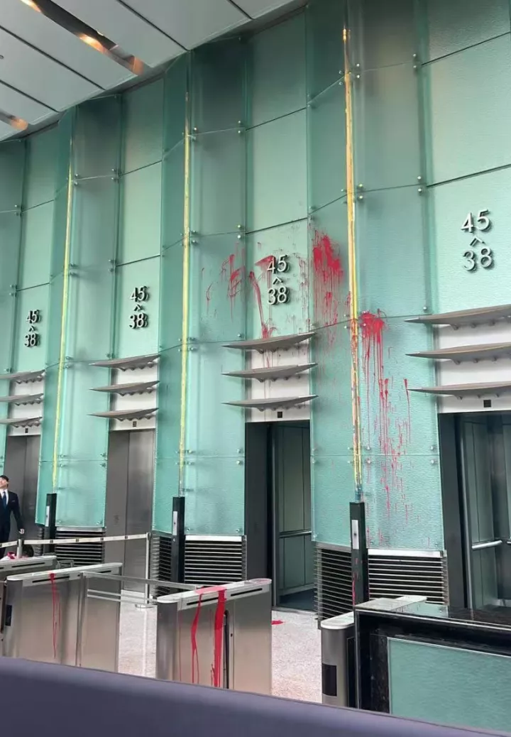 男子求见李嘉诚被拒,大闹长江集团中心