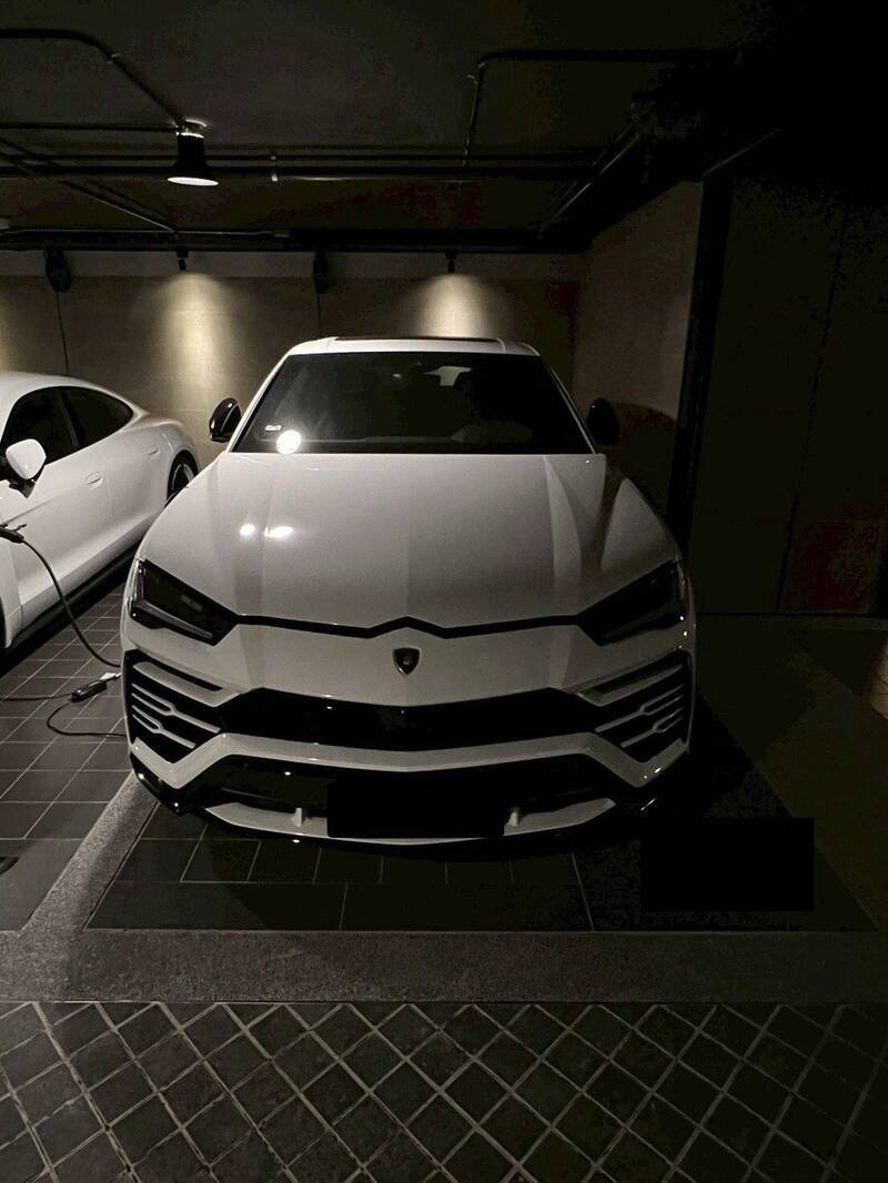 专案小组扣到Lamborghini Urus休旅车。（调查局提供）
