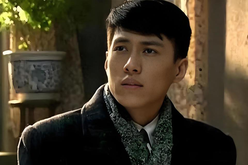 靳东的真实人生 比电视剧还精彩:中专毕业端盘子 39岁才走红 今成体制内大佬