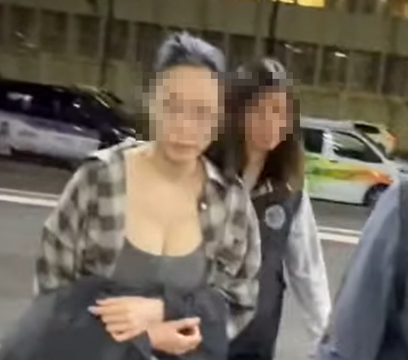 北检大规模搜索柬埔寨太子集团在台组织,太子集团在台组织成员刘纯妤北检复讯后以15万交保 图:翻摄画面 北检大规模搜索柬埔寨太子集团在台组织,太子集团在台组织成员刘纯妤北检复讯后以15万交保 图:翻摄画面