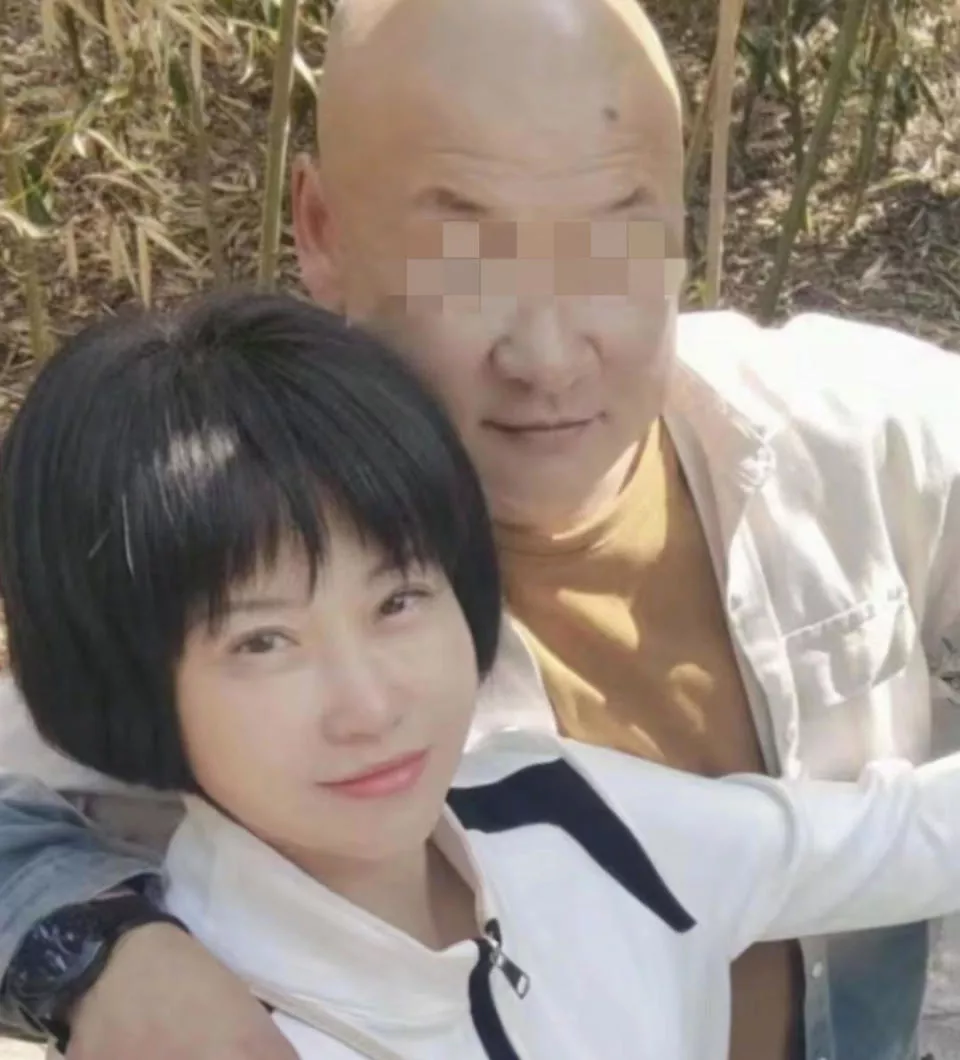 男子欺骗女友并透支其信用卡，后因琐事争执持刀将其杀害