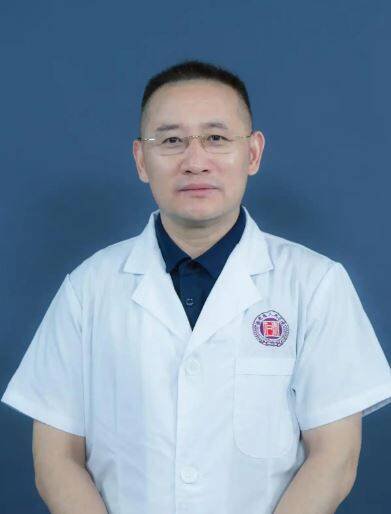 中南大学湘雅医院泌尿系肿瘤专科的教授、博士生导师祖雄兵。（取自微博）