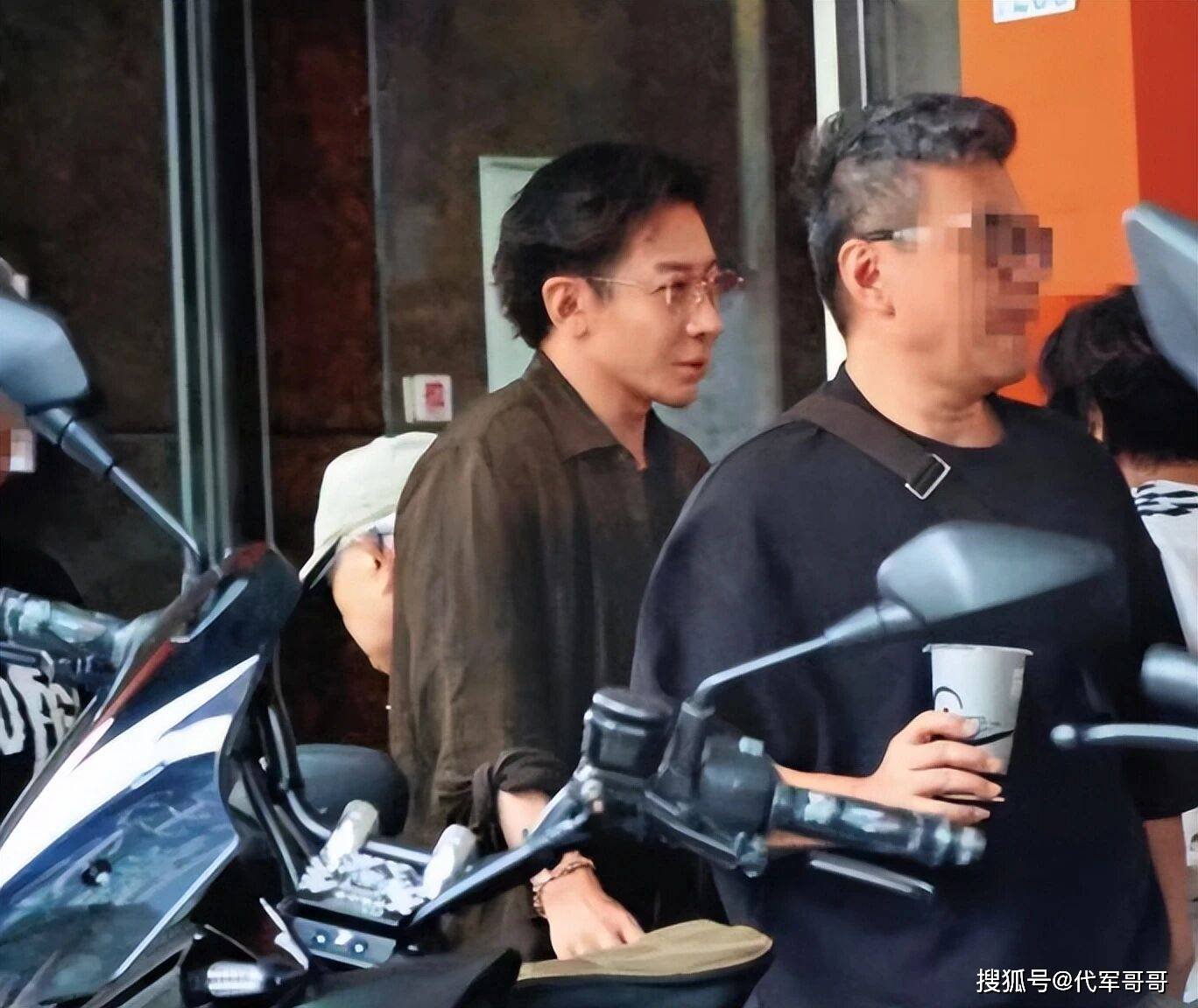 刘谦近况曝光,抗癌不到一年,“不良嗜好”已戒掉