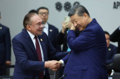 突袭！马国总理突然接近习近平 中国代表团官员全吓傻画面曝光