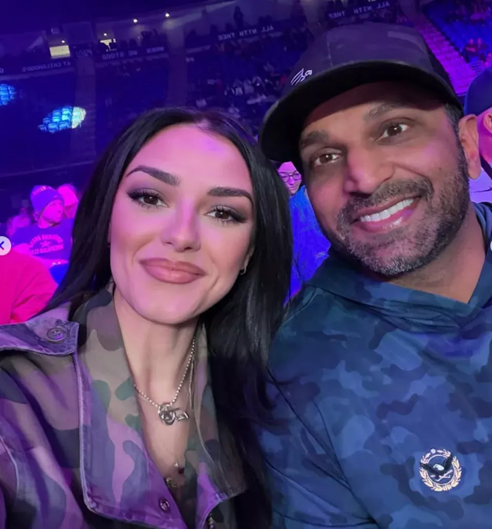 FBI局长搭公务飞机看女友演出 反呛:她为国家贡献好多