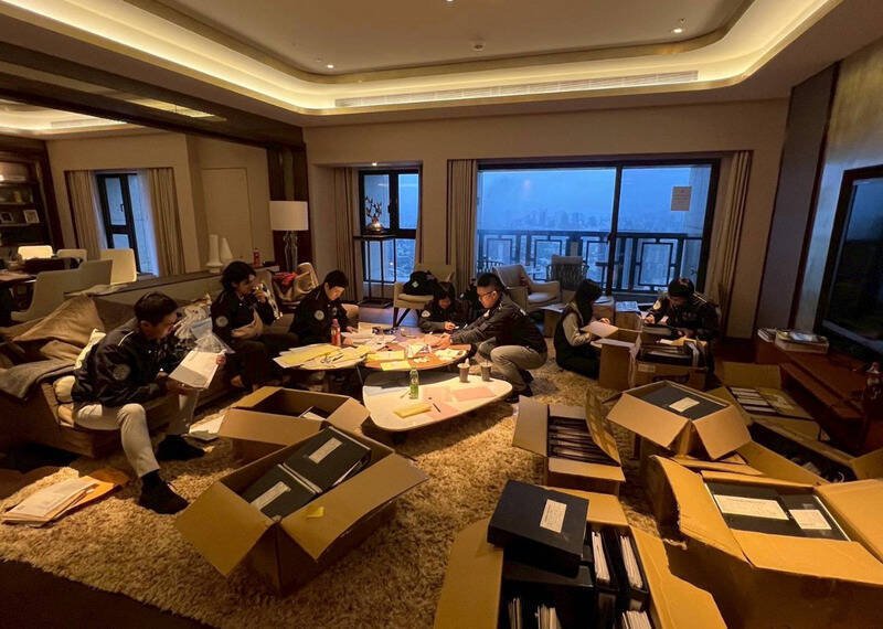 检警调4日赴太子集团用犯罪所得在台购入的和平大苑房产内搜索。（调查局提供）