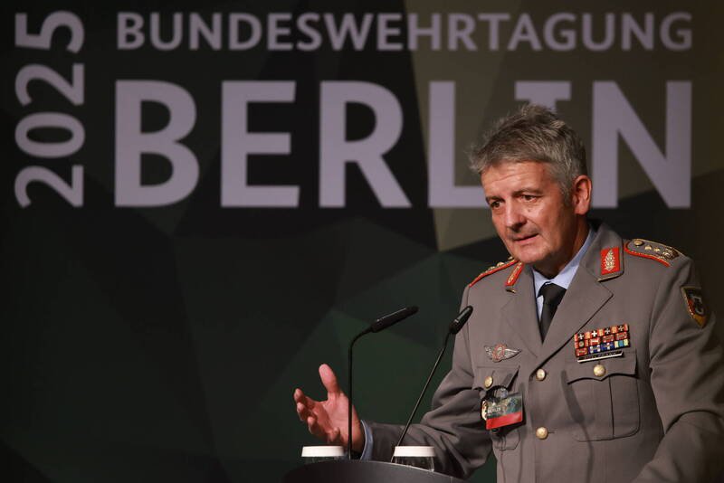 德军联合作战指挥部司令索弗兰克7日在柏林的2025年德国联邦国防军会议上发表演说。（欧新社）