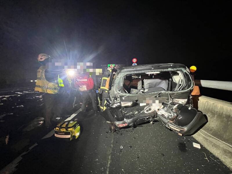 小货车宛如废铁。（警方提供）